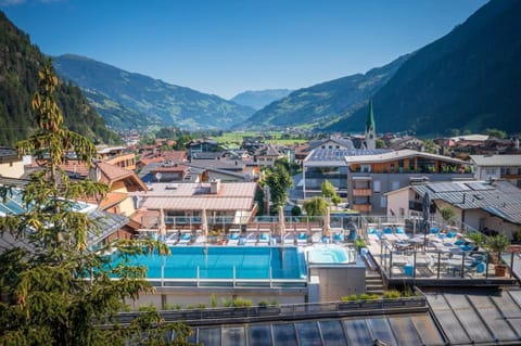 Property building, Swimming pool