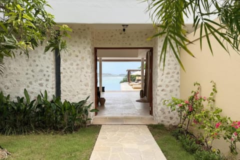 Property building, Facade/entrance, Garden, Sea view, Sea view