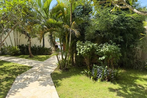 Facade/entrance, Natural landscape, Garden, Garden view