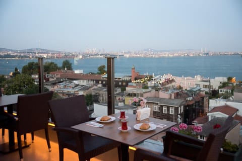 Restaurant/places to eat, Balcony/Terrace, Sea view, Entertainment, Entertainment, Breakfast