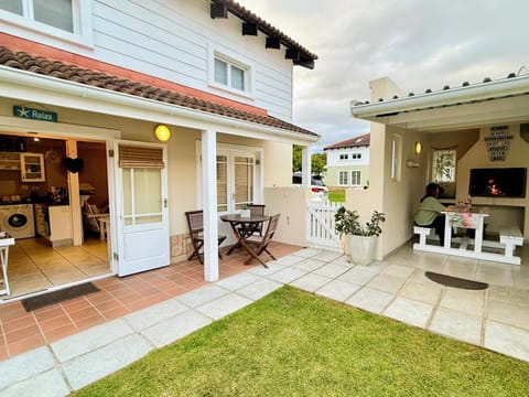 Dining area, Garden view, Entertainment