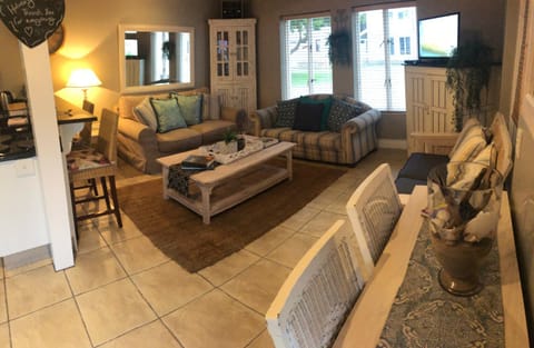 TV and multimedia, Living room, Photo of the whole room, Seating area