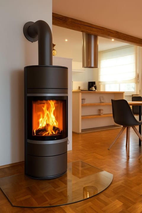 Seating area, fireplace