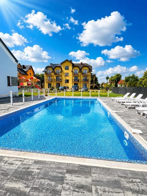 Property building, Day, Pool view, Swimming pool, sunbed