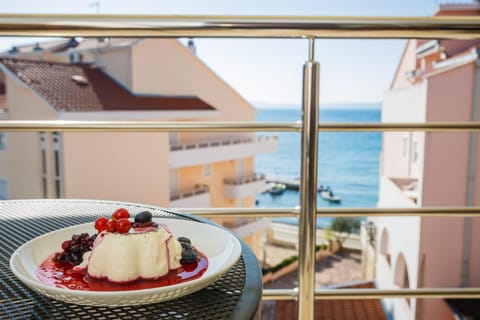 Property logo or sign, Balcony/Terrace, Photo of the whole room, Sea view