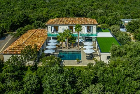 Bird's eye view, Pool view