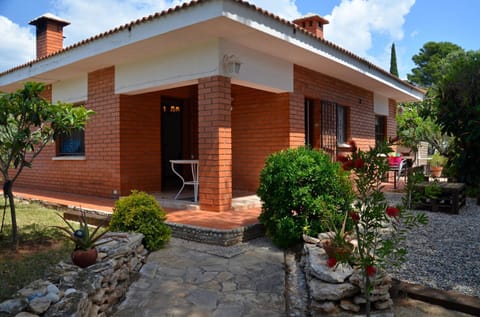 Facade/entrance, Garden
