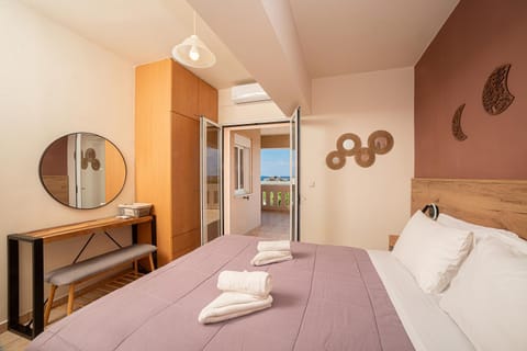Bed, Balcony/Terrace, Bedroom, Sea view