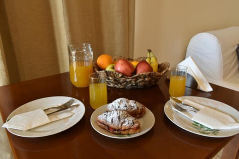 Food and drinks, Food, Breakfast, Continental breakfast, Drinks