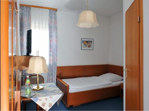 Photo of the whole room, Decorative detail