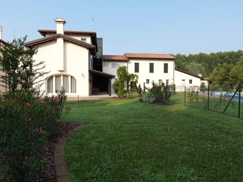 Facade/entrance, Garden