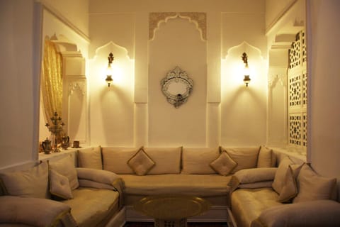 Communal lounge/ TV room, Lobby or reception, Lounge or bar, Decorative detail