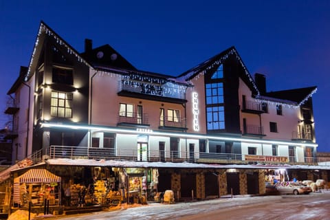 Property building, Facade/entrance, Winter