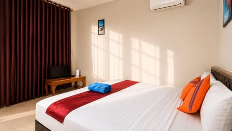 Bed, Photo of the whole room, Bedroom, air conditioner
