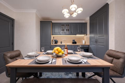 Kitchen or kitchenette, Seating area, Dining area