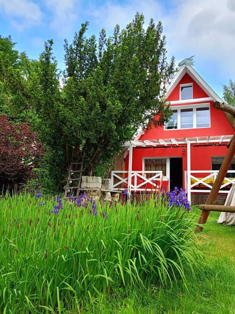 Dom w Jabłonkach Wakacje, Kaszuby, Chmielno, Sznurki Gwiezdna 24 House in Pomeranian Voivodeship