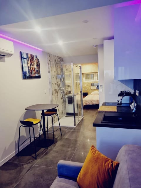 Bed, Kitchen or kitchenette, Seating area