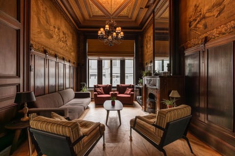 Property building, Living room, Lounge or bar, Seating area
