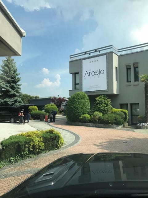 Facade/entrance