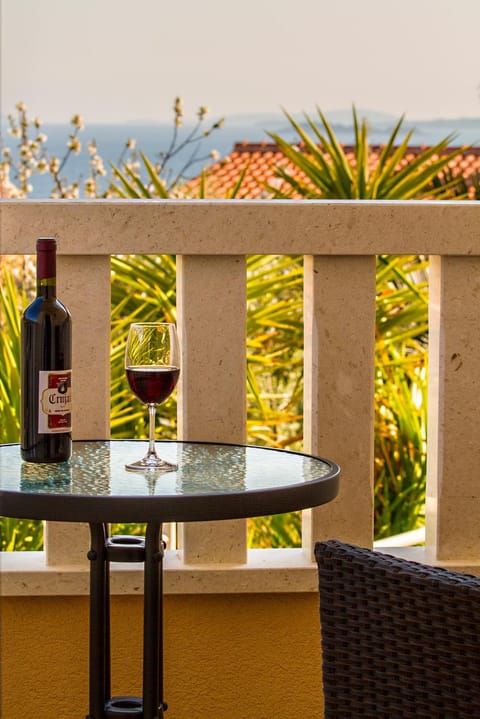 Balcony/Terrace, Sea view, Alcoholic drinks