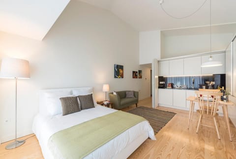 Bed, Kitchen or kitchenette, Living room, Seating area, Dining area, Bedroom