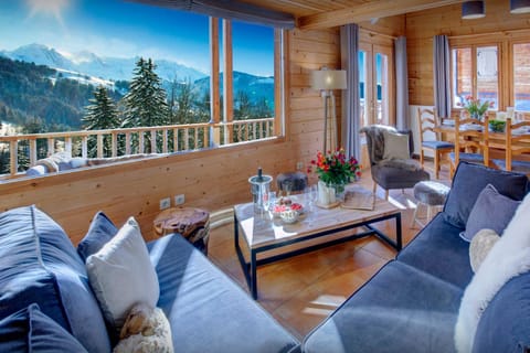 Day, View (from property/room), Balcony/Terrace, Living room, Seating area, Dining area, Mountain view