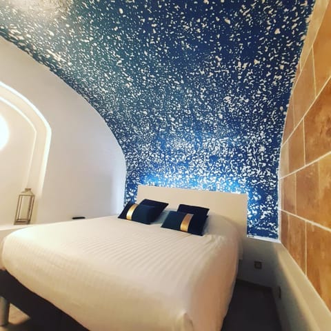 Bed, Other, Photo of the whole room