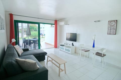 Patio, Living room