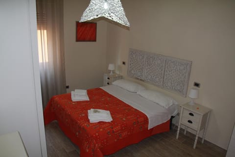 Bed, Photo of the whole room, Decorative detail