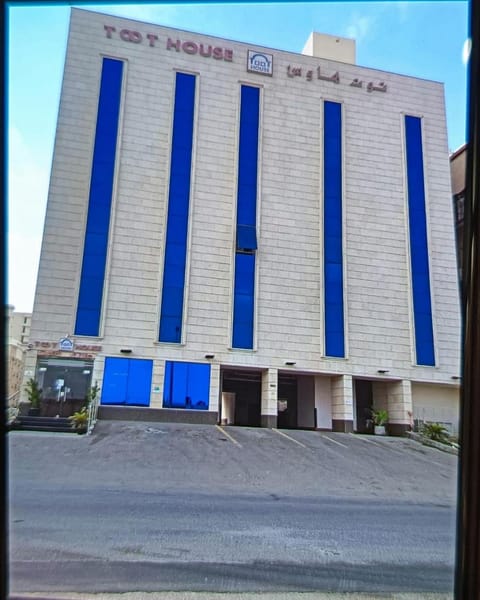 Property building, Facade/entrance, Day