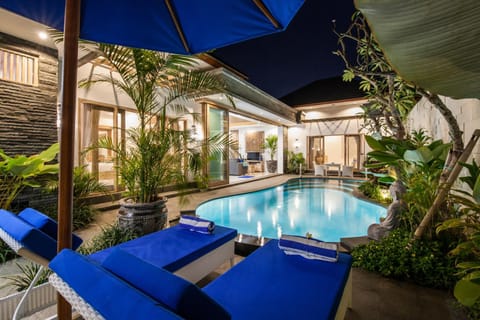 Garden, Swimming pool, Swimming pool