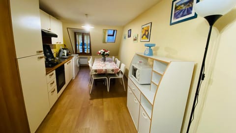 Dining area, oven, stove