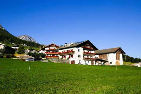 Patio, Patio, Facade/entrance, Off site, Property logo or sign, Property logo or sign, Property logo or sign, Neighbourhood, Natural landscape, Garden, Garden, Balcony/Terrace, Balcony/Terrace, On site, Garden view, Mountain view, Mountain view