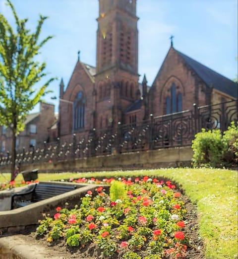 Nearby landmark, Facade/entrance, City view, Street view