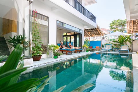 Swimming pool, Swimming pool