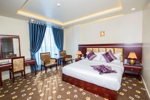 Photo of the whole room, Bedroom