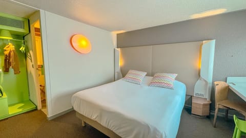 Bed, Photo of the whole room, Bedroom, wardrobe