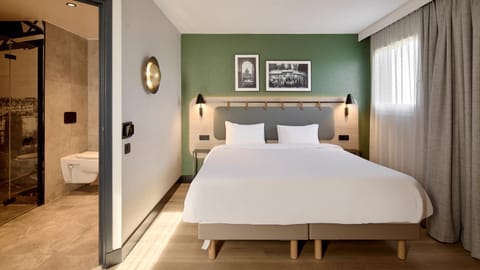 Toilet, Bed, Bathroom, Bedroom