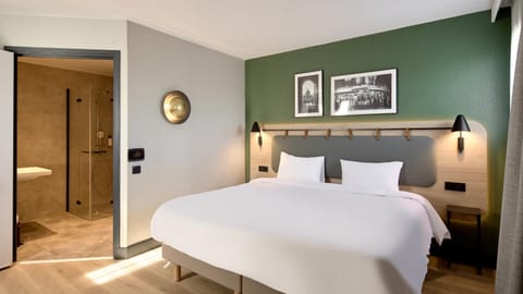 Bed, Bathroom, Bedroom