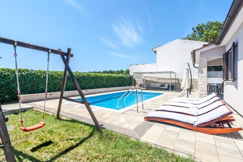 Patio, Day, Garden, Garden view, Pool view, Swimming pool, Swimming pool, sunbed