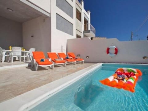 Day, Pool view, Swimming pool, sunbed