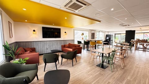 Restaurant/places to eat, Communal lounge/ TV room, Lounge or bar, Food and drinks, Decorative detail