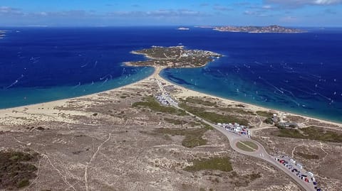 Nearby landmark, Day, Neighbourhood, Summer, Beach, On site