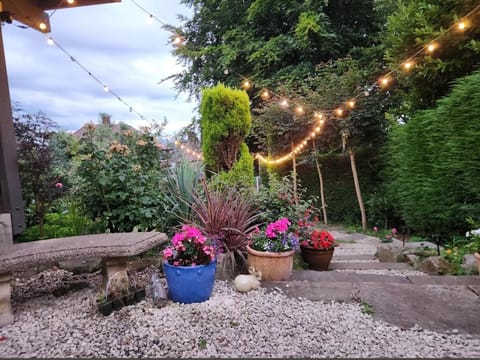 The Garden Apartment, Near Airport & City Apartment in Manchester