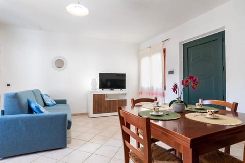 Living room, Seating area, Breakfast