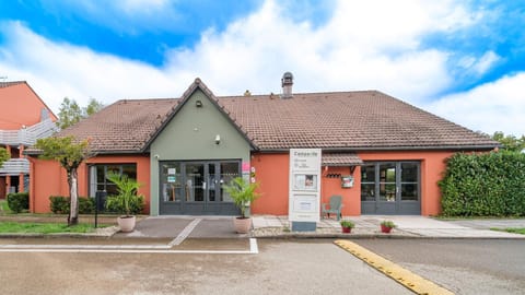 Property building, Restaurant/places to eat