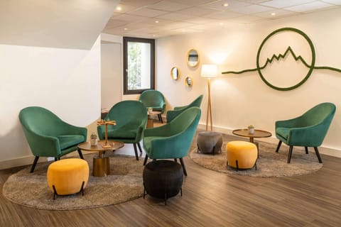 Communal lounge/ TV room, Lounge or bar, Food and drinks