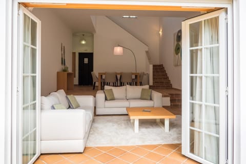 group of guests, Family