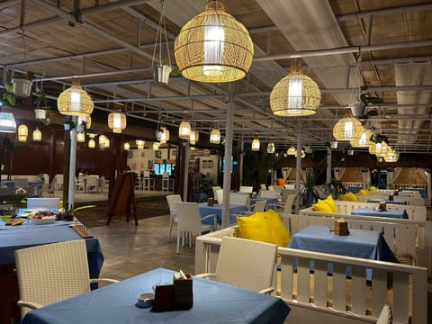 Restaurant/places to eat, Banquet/Function facilities