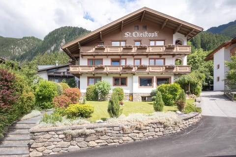 Property building, Day, Natural landscape, Mountain view